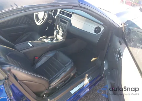 2013 Ford Mustang V6 Premium z USA, uszkodzony, nr VIN 1ZVBP8EM3D5226165